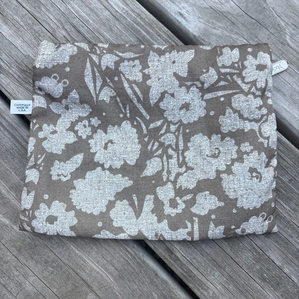 Lesportsac vintage multicolor floral zip pouch 8.75